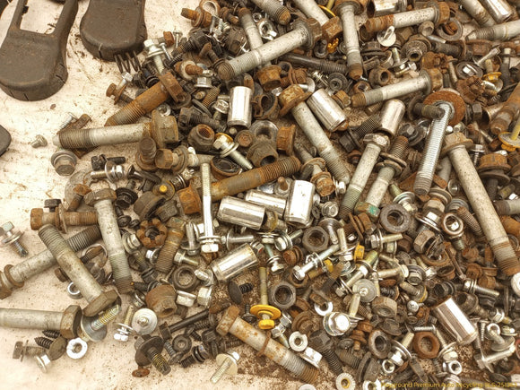 Hyundai Genesis Dismantling Hardware Fasteners Bolts & Nuts