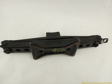 Hummer H3 Vehicle Jack & Tools - 0