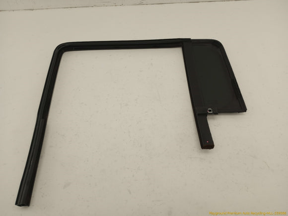 Hummer H3 Passenger Right Rear Door Vent Glass