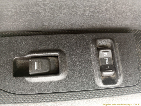 Hummer H3 Passenger Right Front Door Trim