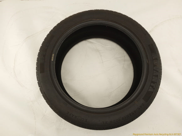 Tesla Model S Pair Of Advanta HPZ-02 Tires