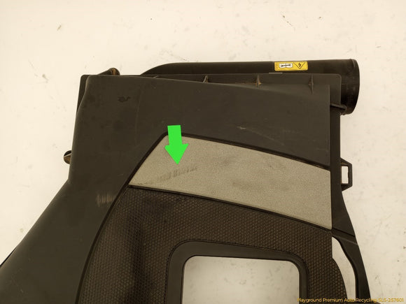 Mercedes SLK280 Engine Air Intake Cleaner Box Cover