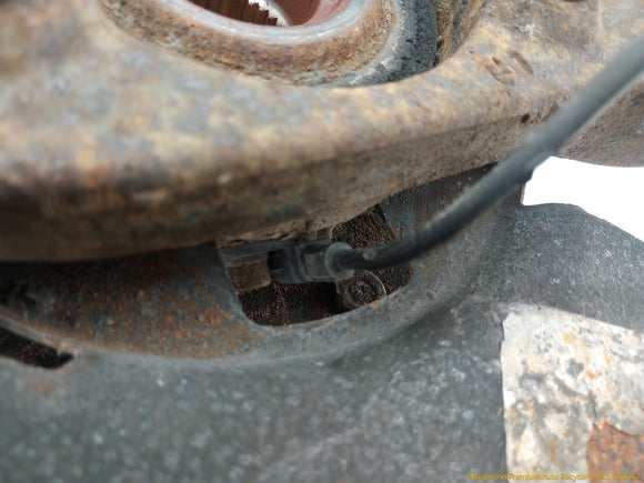 Hummer H3 Driver Left Front Spindle Knuckle Hub