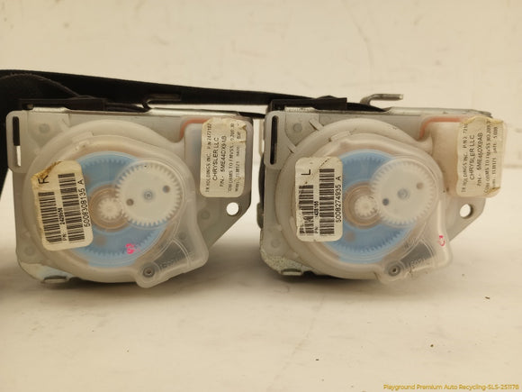 Dodge Durango Pair Of Rear Seat Belt Retractors & Buckles