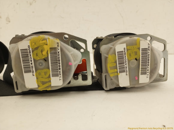 Dodge Durango Pair Of Rear Seat Belt Retractors & Buckles