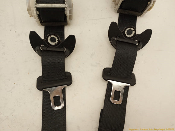 Dodge Durango Pair Of Rear Seat Belt Retractors & Buckles