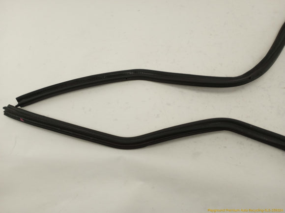 BMW Z3 Trunk Lid Weatherstrip