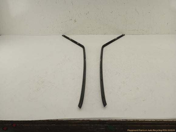 Land Rover Evoque Pair Of Front Door Upper Seal Moldings