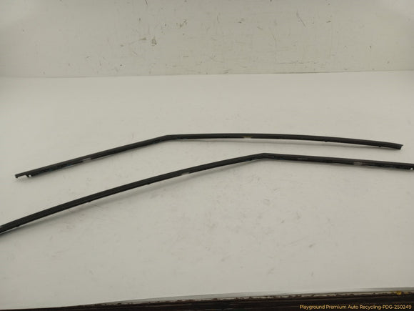 Land Rover Evoque Pair Of Front Door Upper Seal Moldings