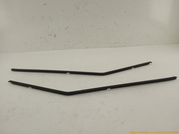Land Rover Evoque Pair Of Front Door Upper Seal Moldings