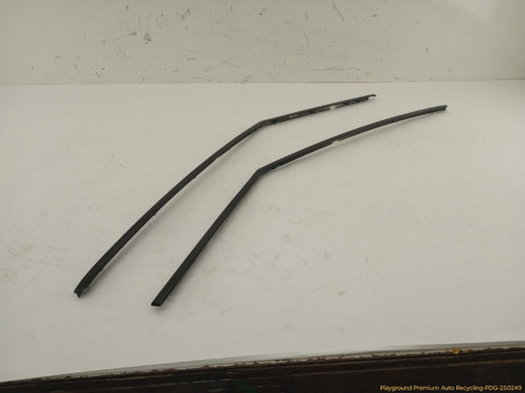 Land Rover Evoque Pair Of Front Door Upper Seal Moldings