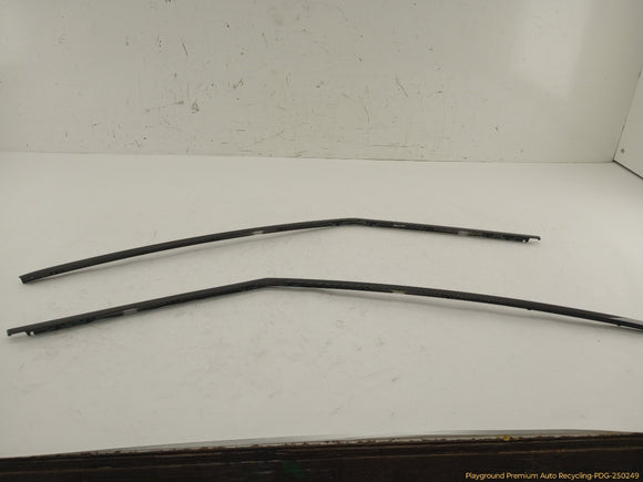 Land Rover Evoque Pair Of Front Door Upper Seal Moldings