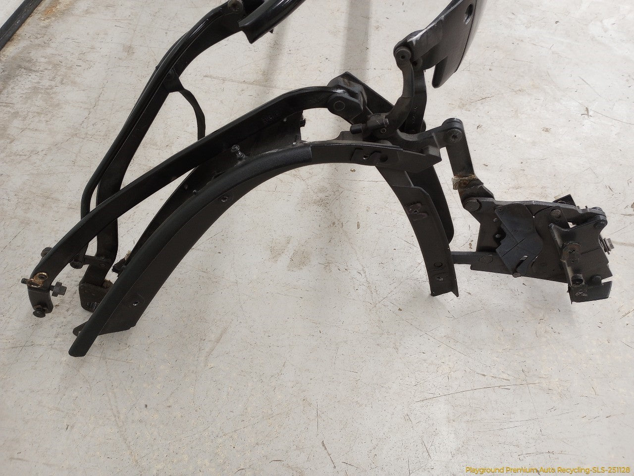 BMW Z4 Convertible Top Frame | Playground PAR