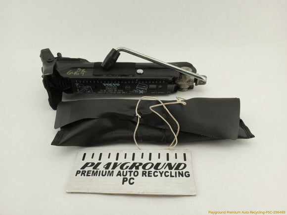 Volvo V70 Vehicle Jack And Tools