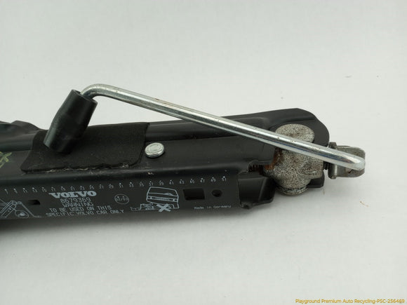 Volvo V70 Vehicle Jack And Tools