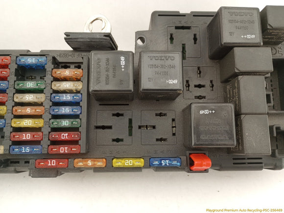 Volvo V70 Engine Fuse Box