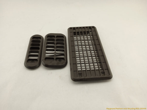 Mitsubishi Delica Set Of 3 Rear Vent Grilles