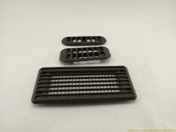 Mitsubishi Delica Set Of 3 Rear Vent Grilles