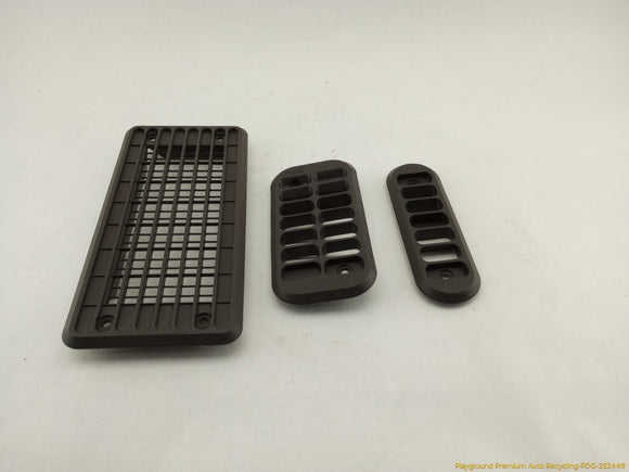 Mitsubishi Delica Set Of 3 Rear Vent Grilles