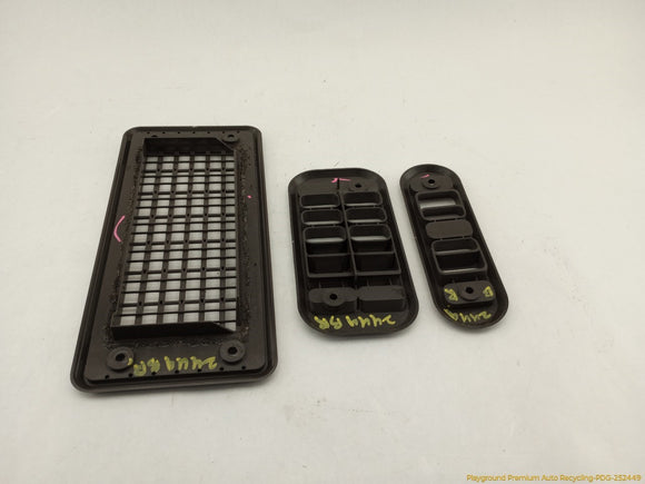 Mitsubishi Delica Set Of 3 Rear Vent Grilles