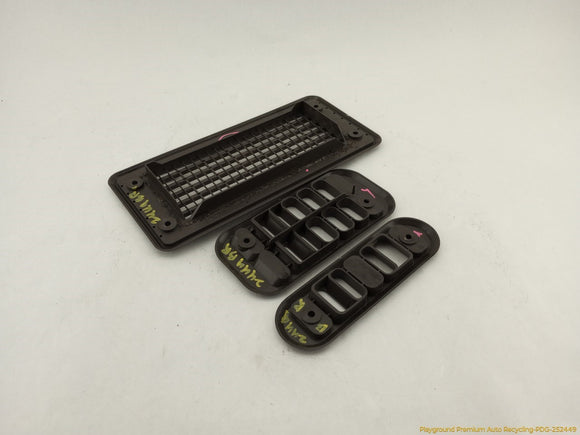 Mitsubishi Delica Set Of 3 Rear Vent Grilles