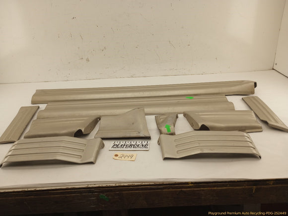 Mitsubishi Delica Complete Set Of Lower Body Side Molding Trim