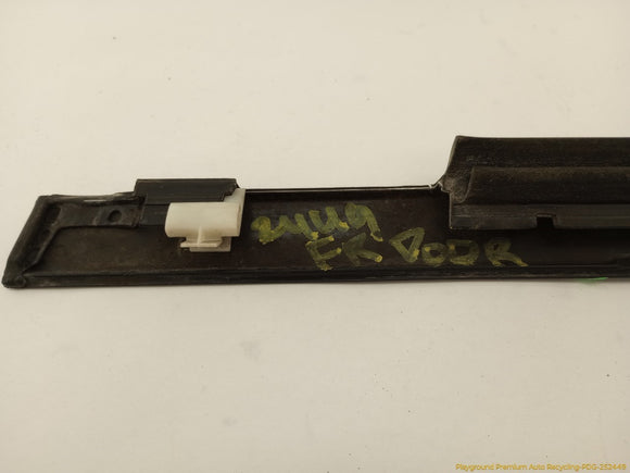 Mitsubishi Delica Pair Of Front Door Window Seal Weatherstrip