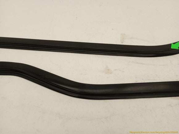 Mitsubishi Delica Pair Of Front Door Window Seal Weatherstrip