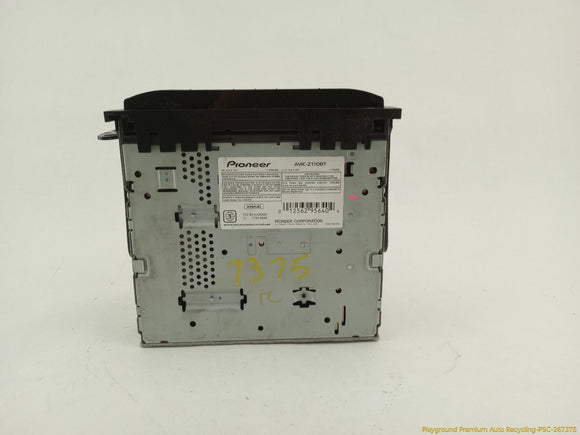 Hummer H2 Aftermarket Pioneer Stereo CD Player