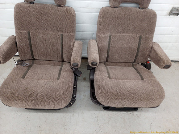 Mitsubishi Delica Pair Of Rear 2nd Row Seats
