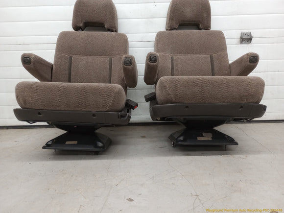 Mitsubishi Delica Pair Of Rear 2nd Row Seats