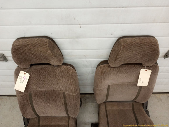 Mitsubishi Delica Pair Of Front Seats