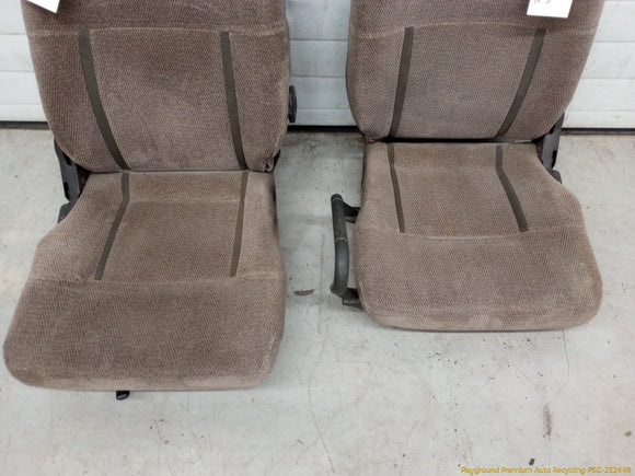 Mitsubishi Delica Pair Of Front Seats