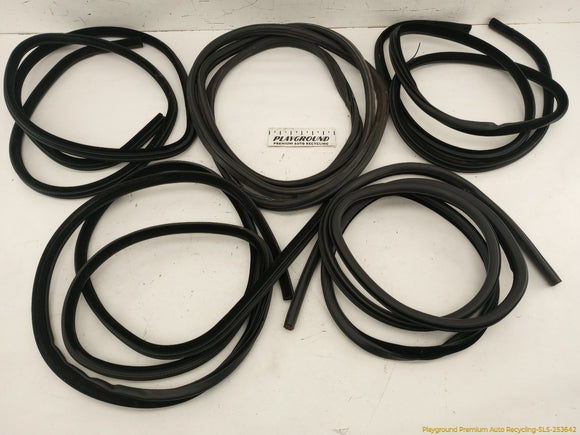 Land Rover Range Rover Set Of Body Closure Seal Weatherstrips