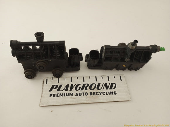 Land Rover Range Rover Pair Of Air Suspension Valve Block
