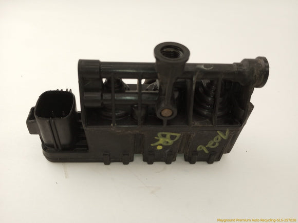 Land Rover Range Rover Pair Of Air Suspension Valve Block