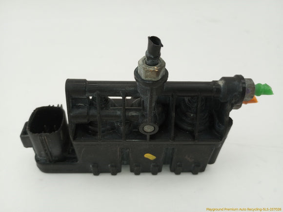 Land Rover Range Rover Pair Of Air Suspension Valve Block