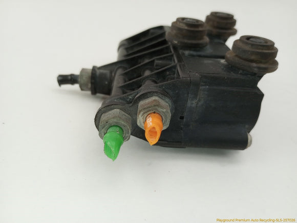 Land Rover Range Rover Pair Of Air Suspension Valve Block