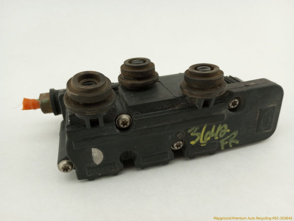 Land Rover Range Rover Pair Of Air Suspension Valve Block
