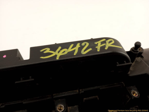 Land Rover Range Rover Passenger Right Valve Cover