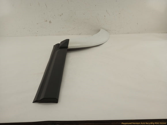 Land Rover LR4 Passenger Right Rear Fender Flare & Door Molding