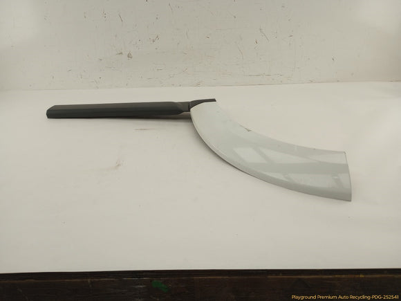 Land Rover LR4 Passenger Right Rear Fender Flare & Door Molding