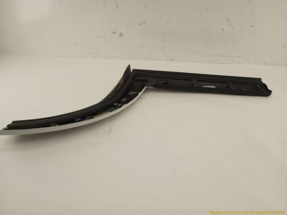 Land Rover LR4 Passenger Right Rear Fender Flare & Door Molding