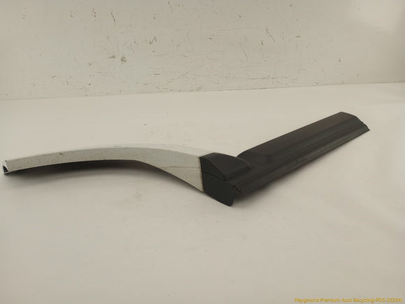 Land Rover LR4 Passenger Right Rear Fender Flare & Door Molding