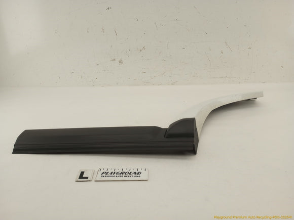 Land Rover LR4 Driver Left Rear Fender Flare & Door Molding