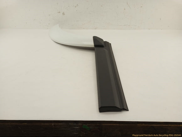Land Rover LR4 Driver Left Rear Fender Flare & Door Molding