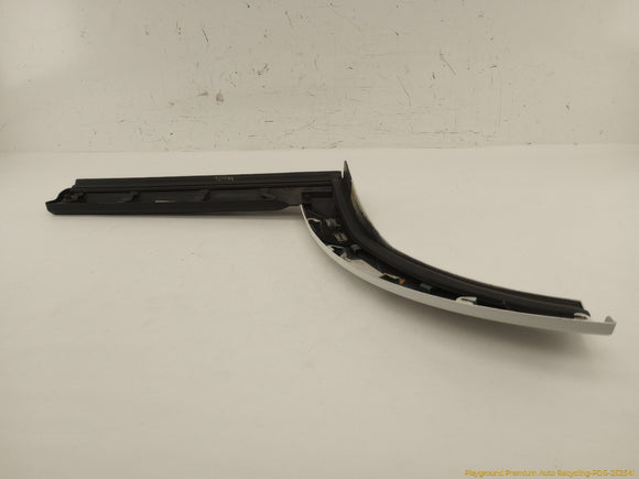 Land Rover LR4 Driver Left Rear Fender Flare & Door Molding