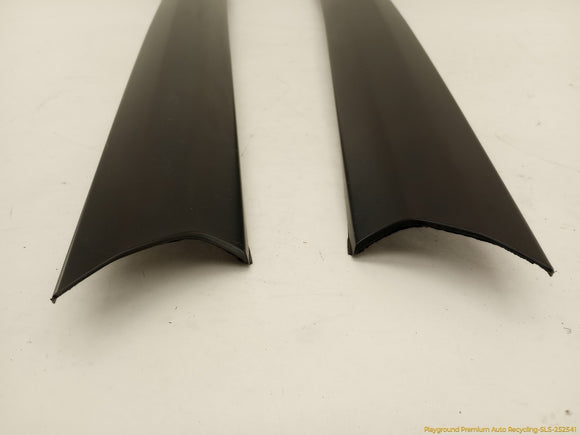 Land Rover LR4 Pair Of Front Exterior A Pillar Trims