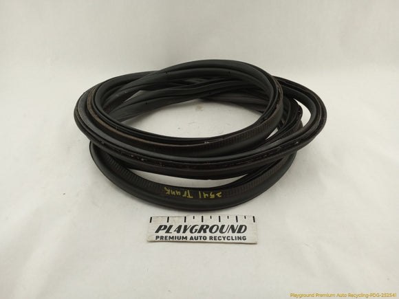 Land Rover LR4 Trunk Lid Molding