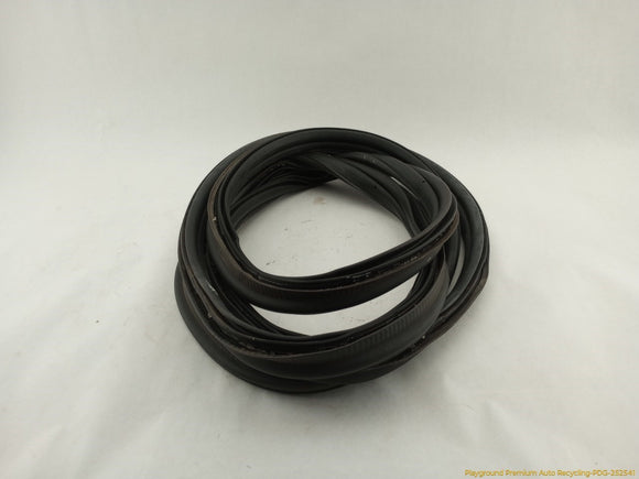 Land Rover LR4 Trunk Lid Molding